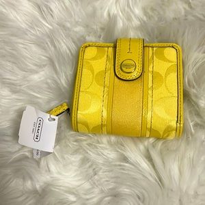 NEW Coach Wallet - Signature Zip-Around